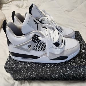Jordan 4 Military Black  Size 9